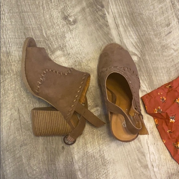 Brown peep toe heels - Picture 4 of 4